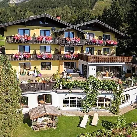 Sporthof Austria מלון